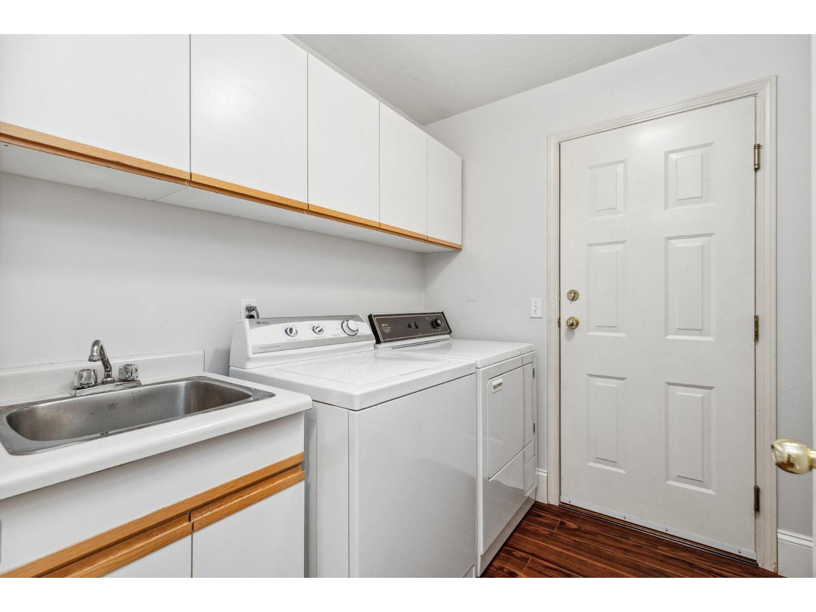 Main 8118 153A STREET, Surrey