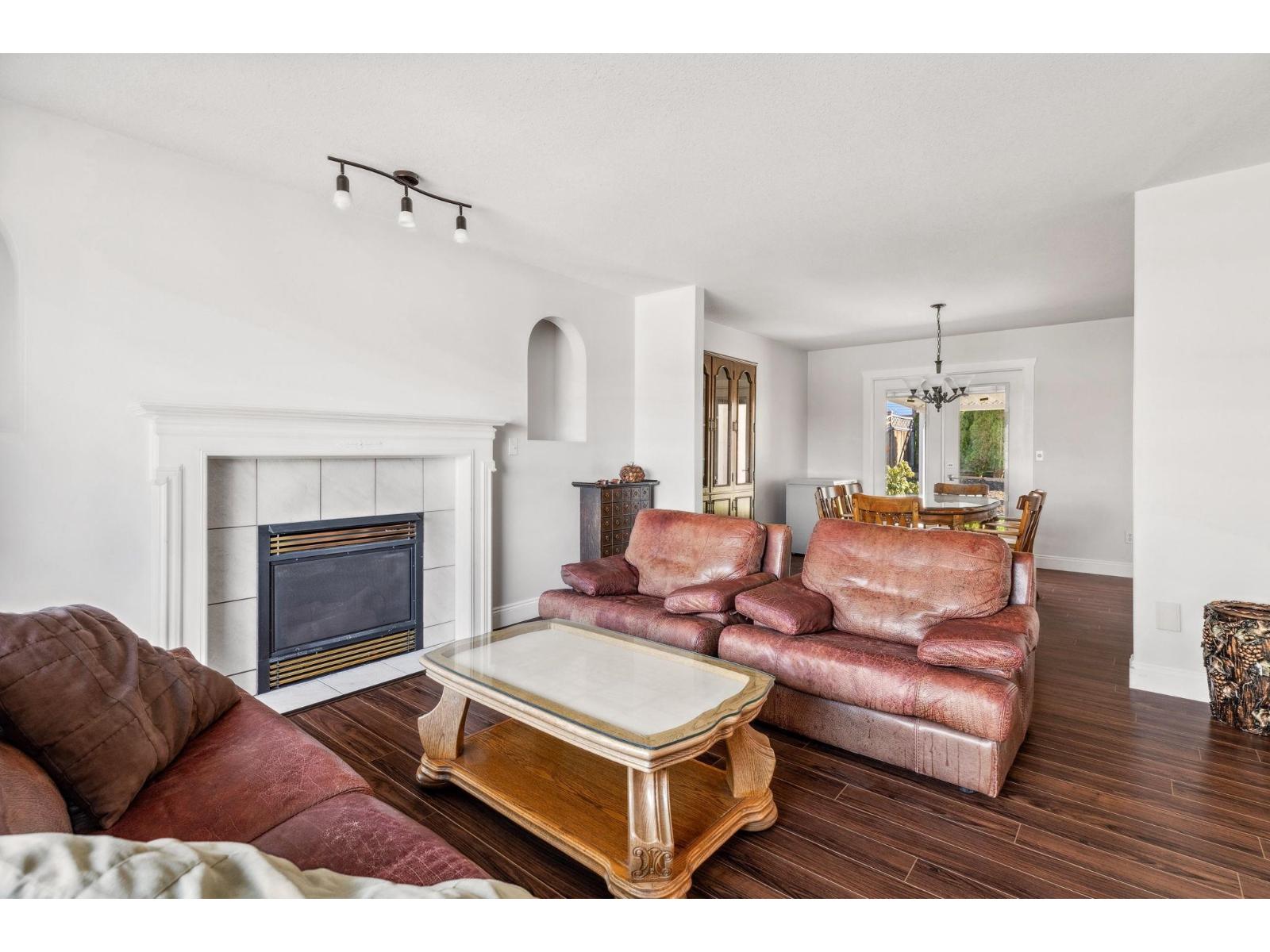 Main 8118 153A STREET, Surrey