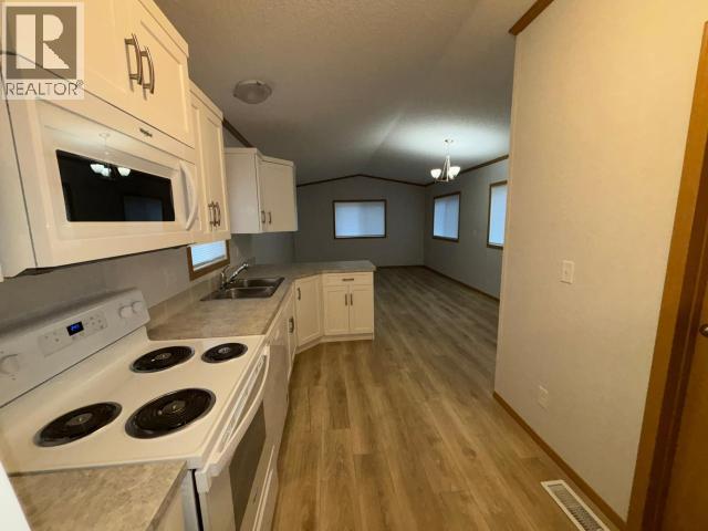 38-6263 LUND, Powell River