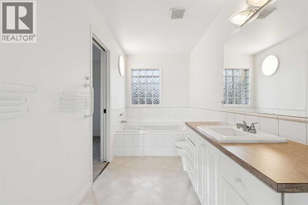 Single Family House for Sale in   Avenue SW Killarney/Glengarry Calgary 