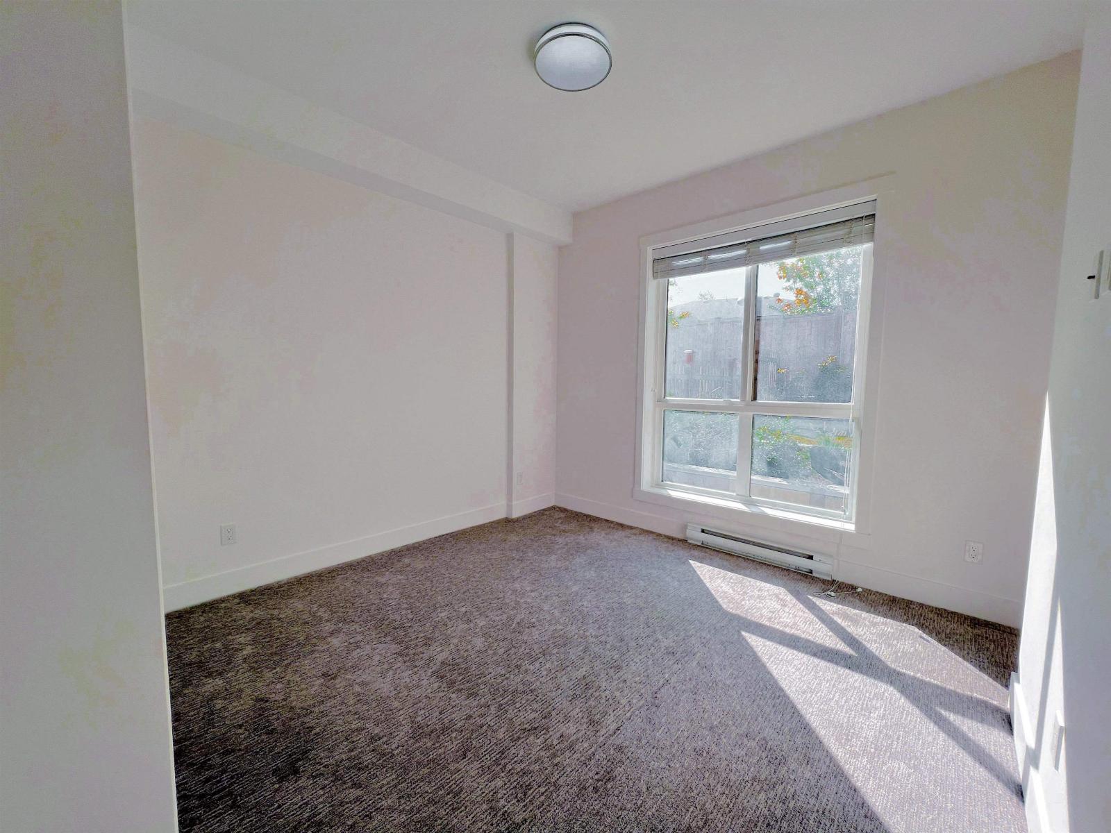 B102 9689 140 STREET STREET, Surrey