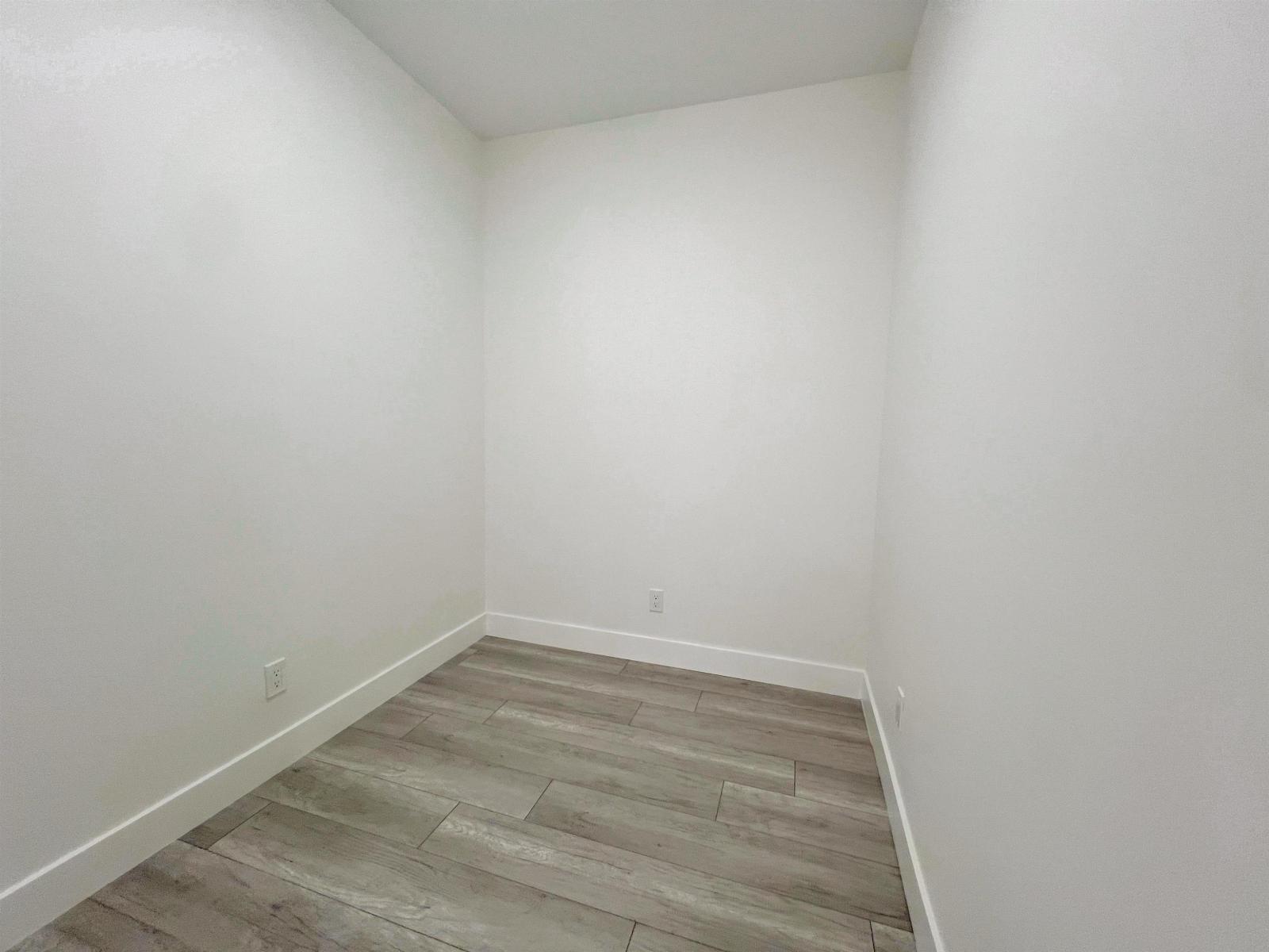 B102 9689 140 STREET STREET, Surrey