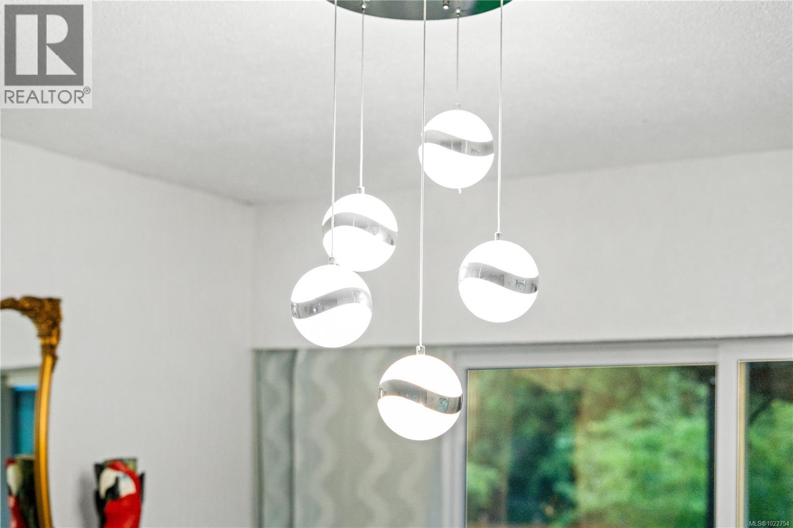 7554 Superior Rd, Lantzville