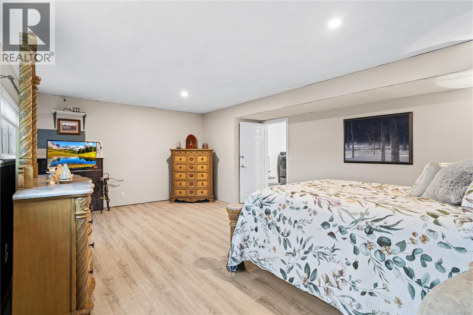 7554 Superior Rd, Lantzville