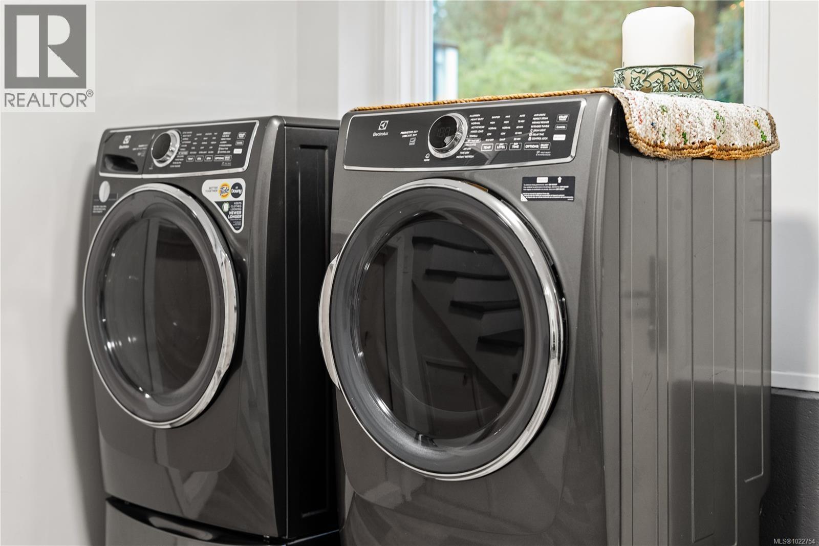 7554 Superior Rd, Lantzville