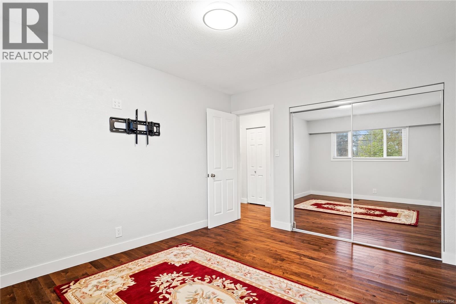 7554 Superior Rd, Lantzville