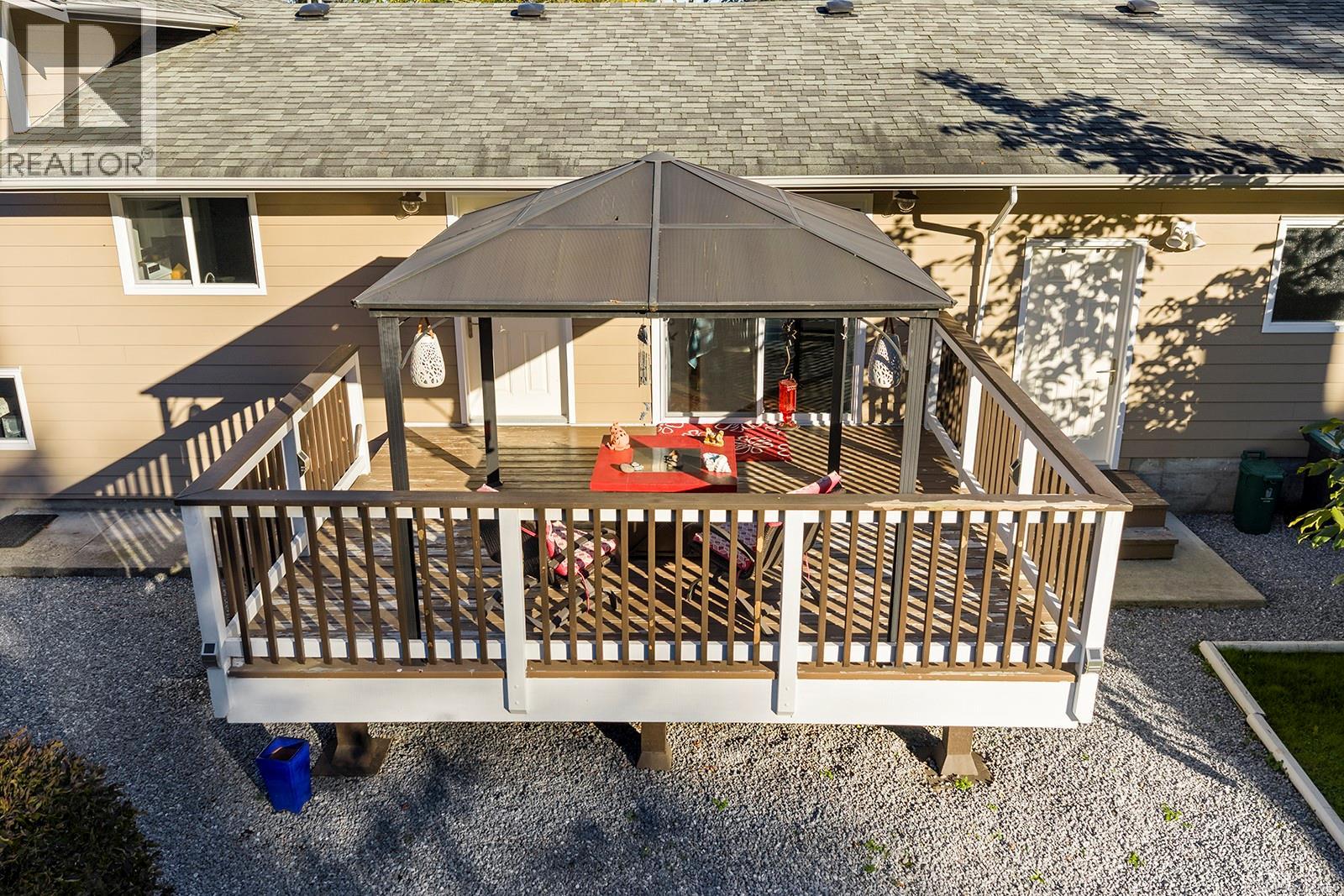 7554 Superior Rd, Lantzville