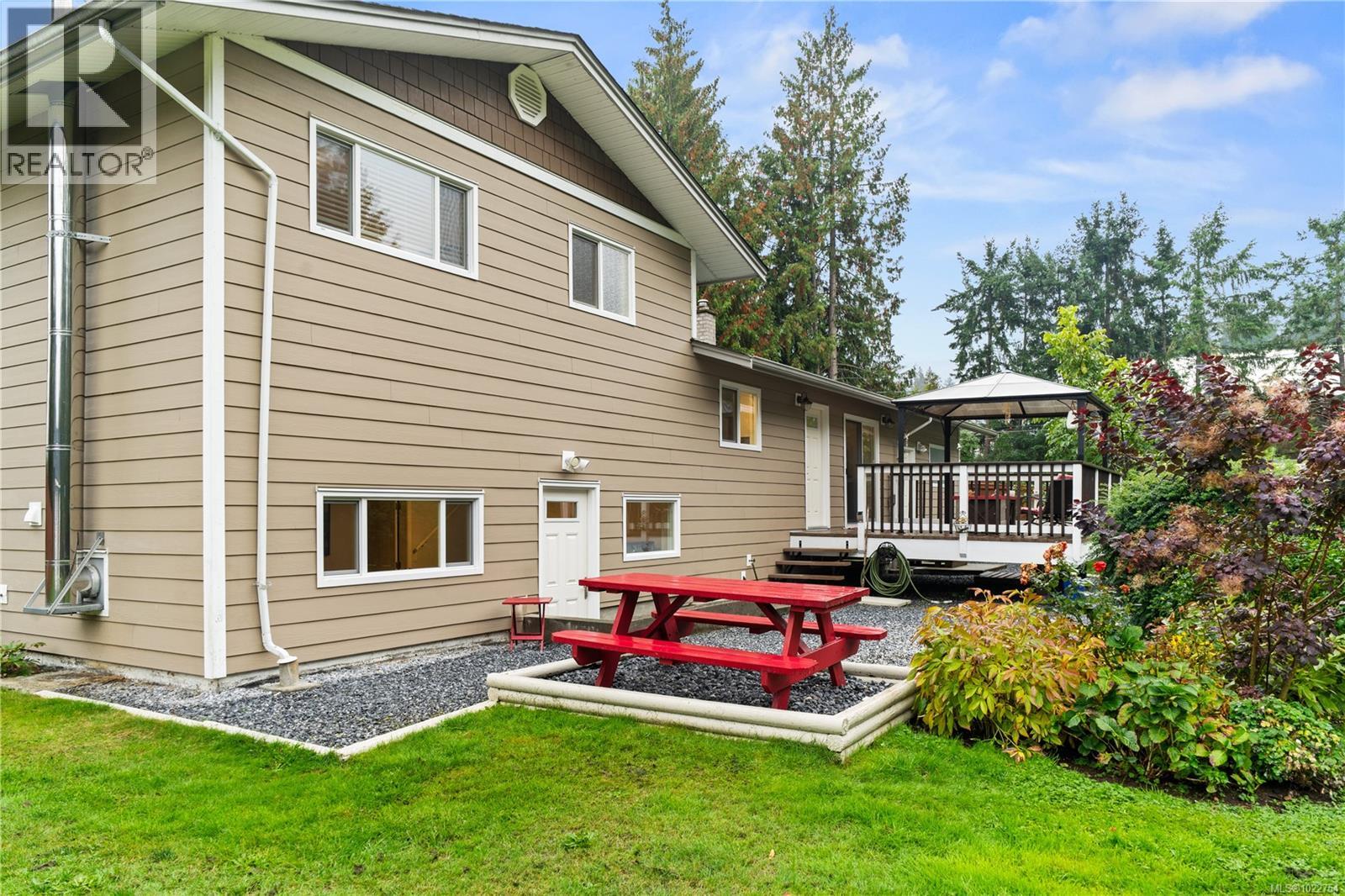 7554 Superior Rd, Lantzville