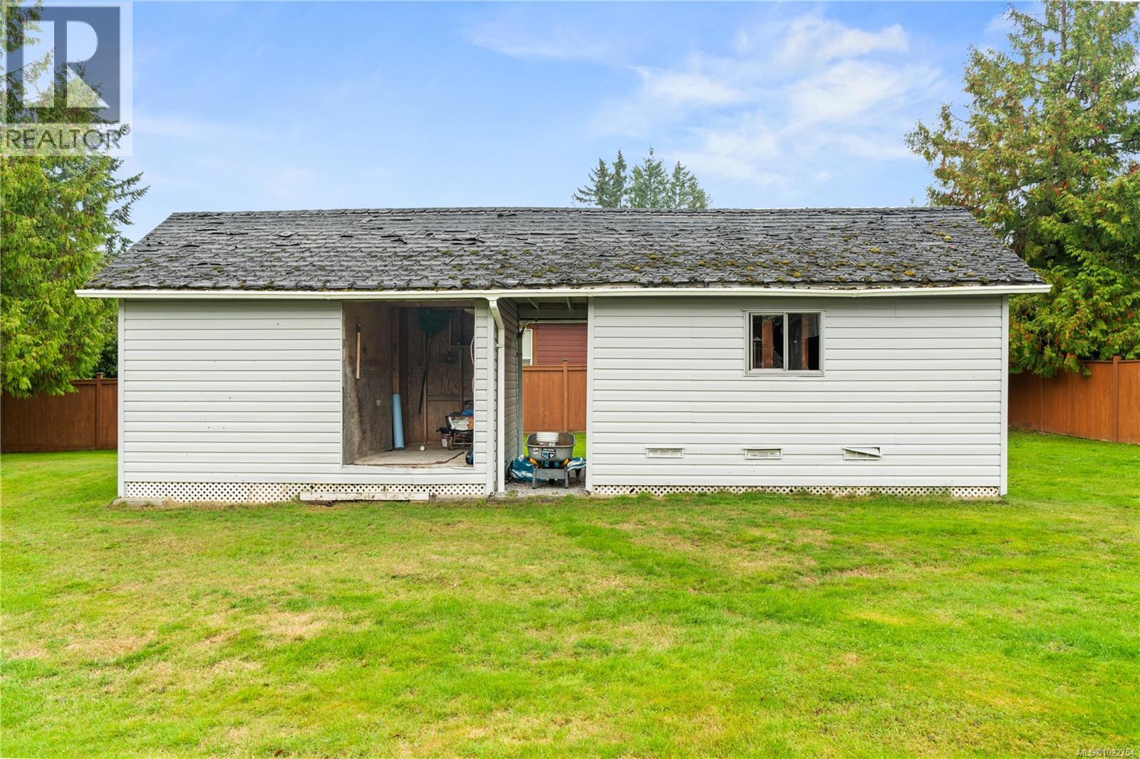 7554 Superior Rd, Lantzville