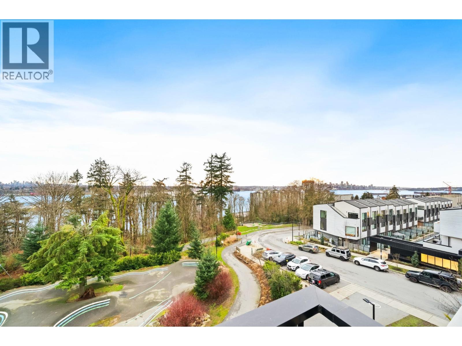 304 707 E 3RD STREET, North Vancouver