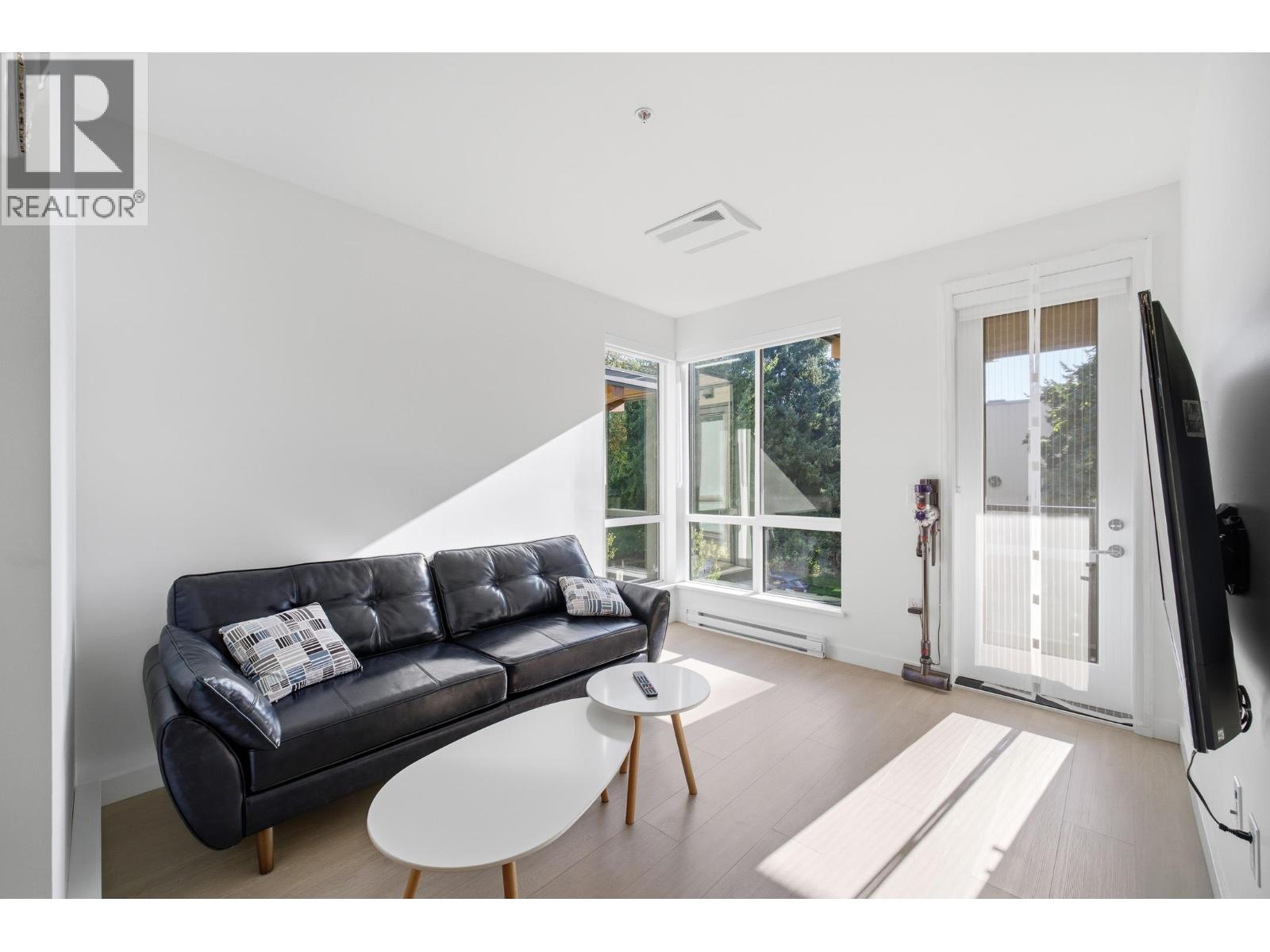 309 7588 16TH STREET, Burnaby