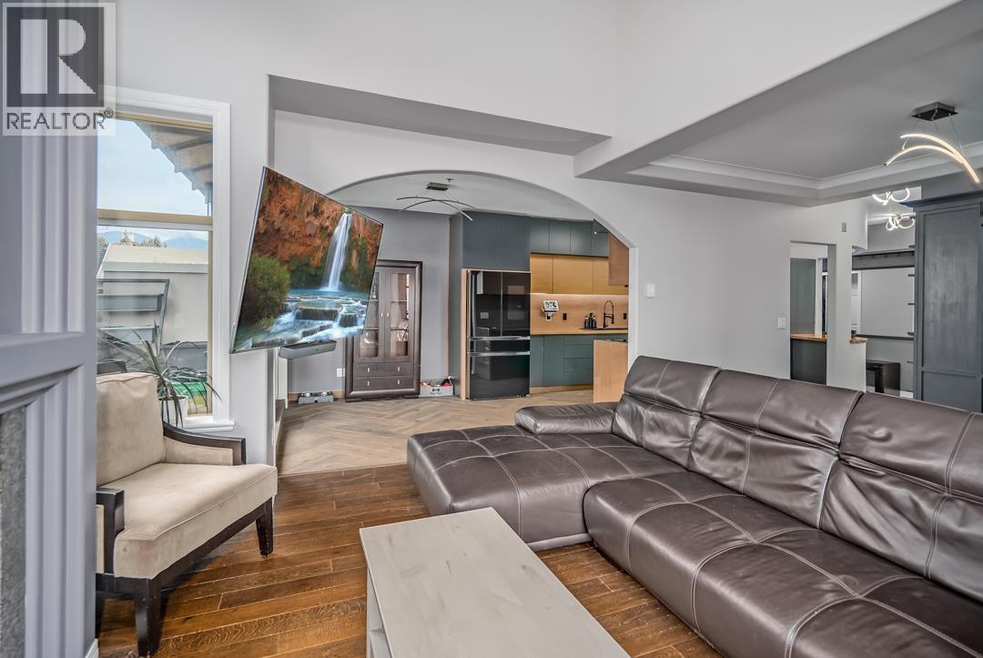 405 3176 PLATEAU BOULEVARD, Coquitlam