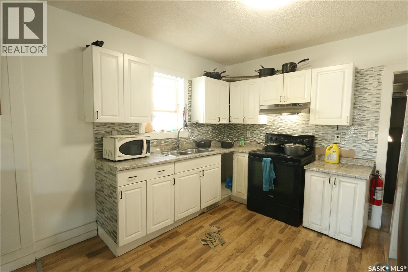1115 ROBINSON STREET - 13