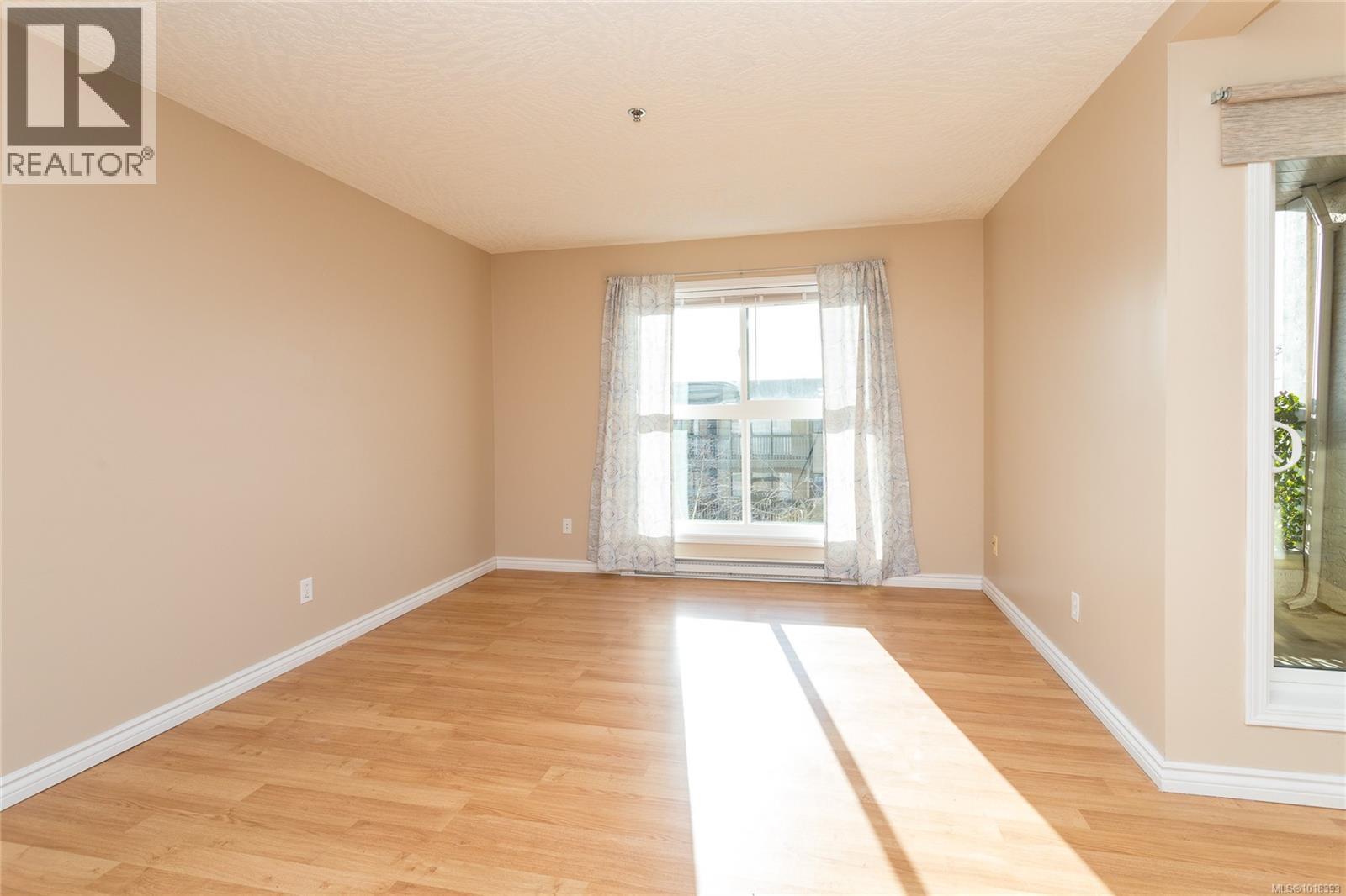 312 3460 Quadra St, Saanich