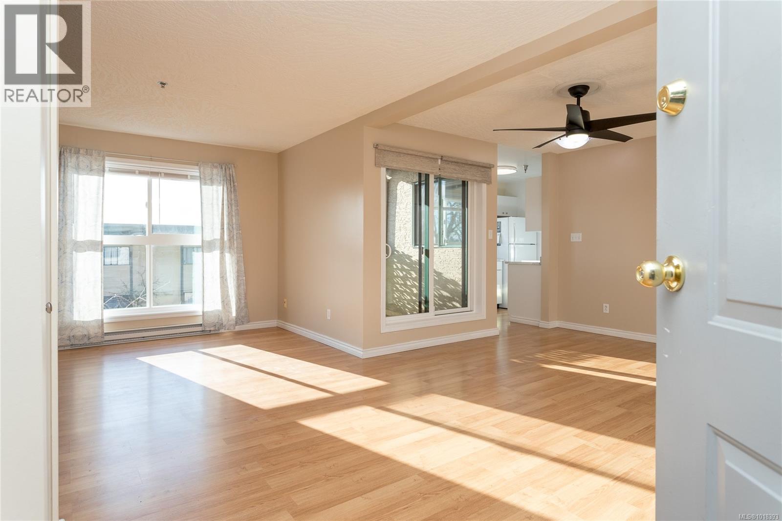 312 3460 Quadra St, Saanich