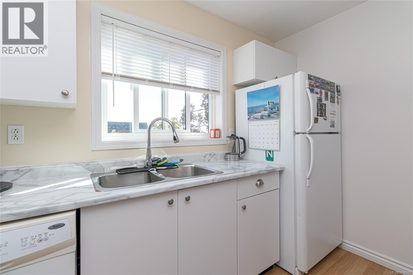 312 3460 Quadra St, Saanich