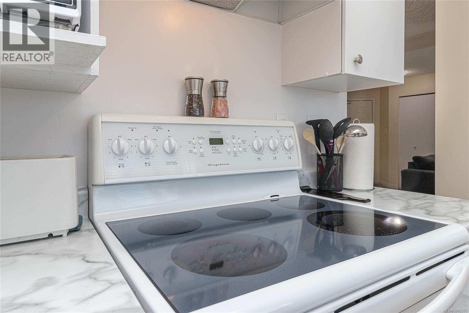 312 3460 Quadra St, Saanich