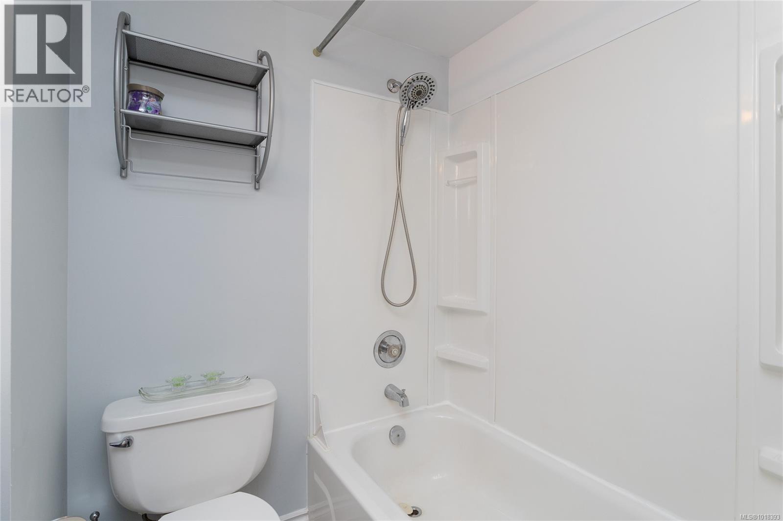 312 3460 Quadra St, Saanich