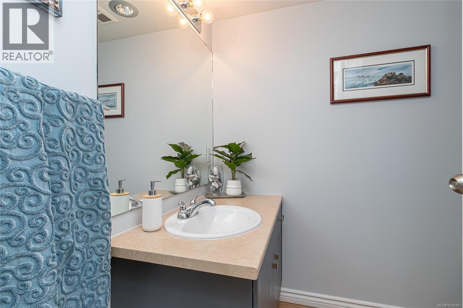 312 3460 Quadra St, Saanich