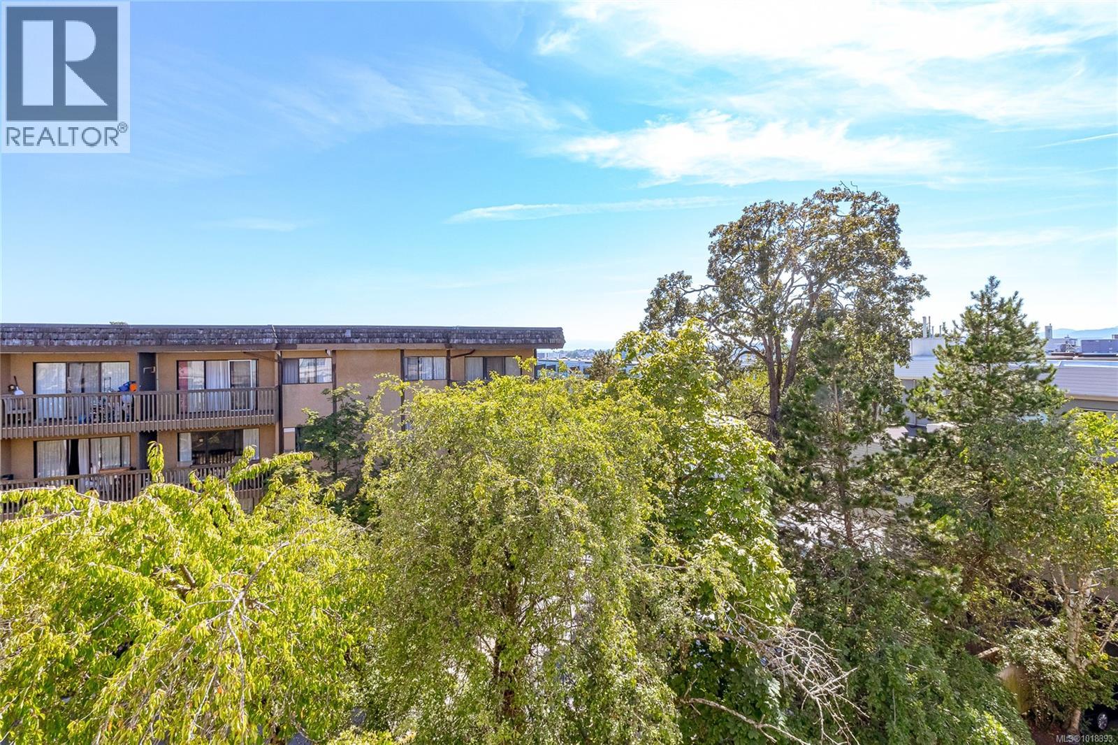 312 3460 Quadra St, Saanich