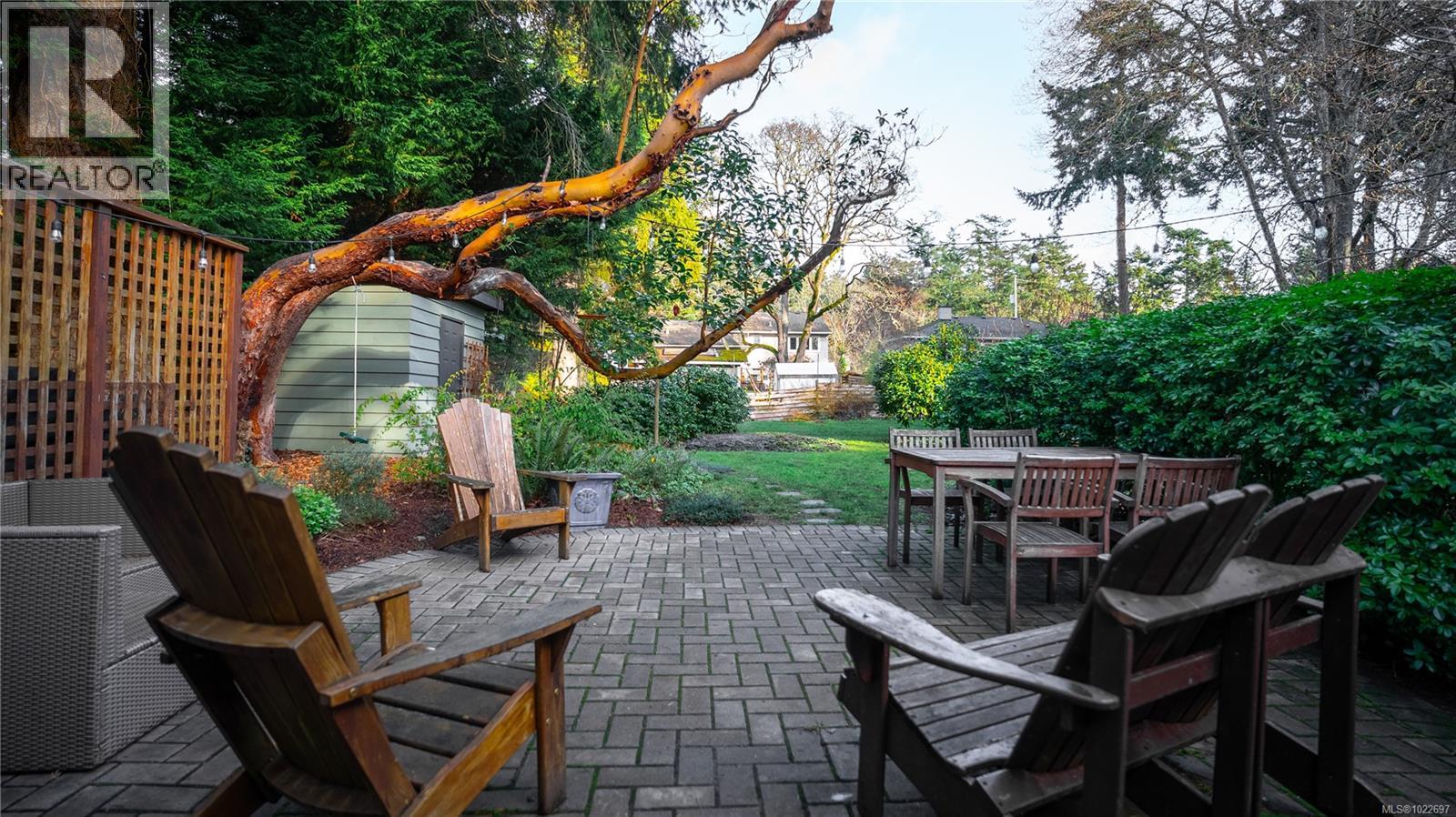 2792 Tudor Ave, Saanich