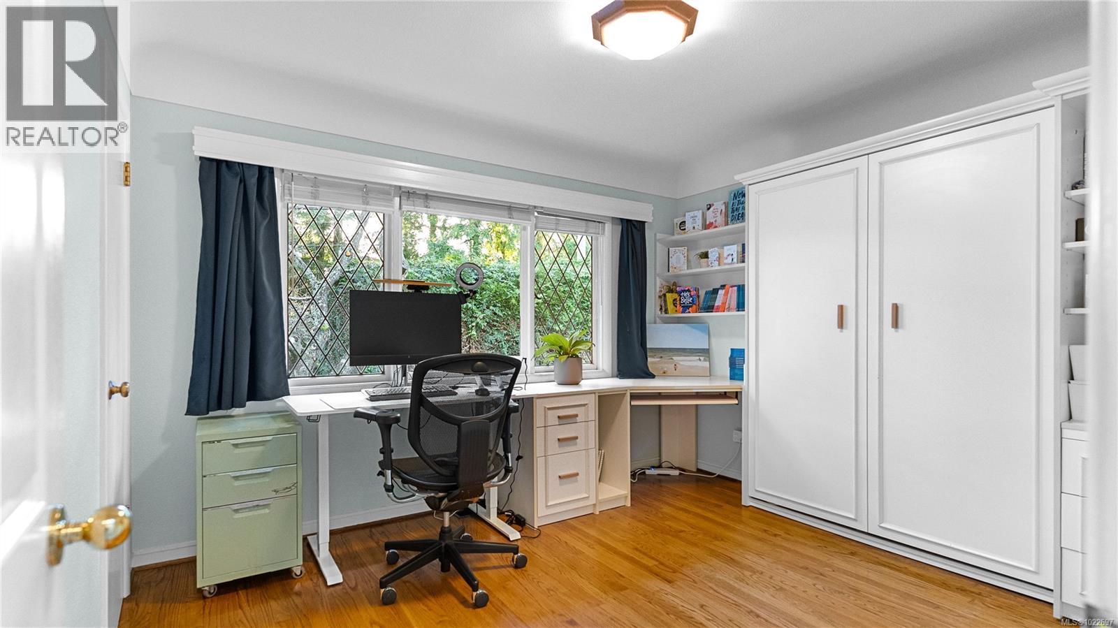 2792 Tudor Ave, Saanich