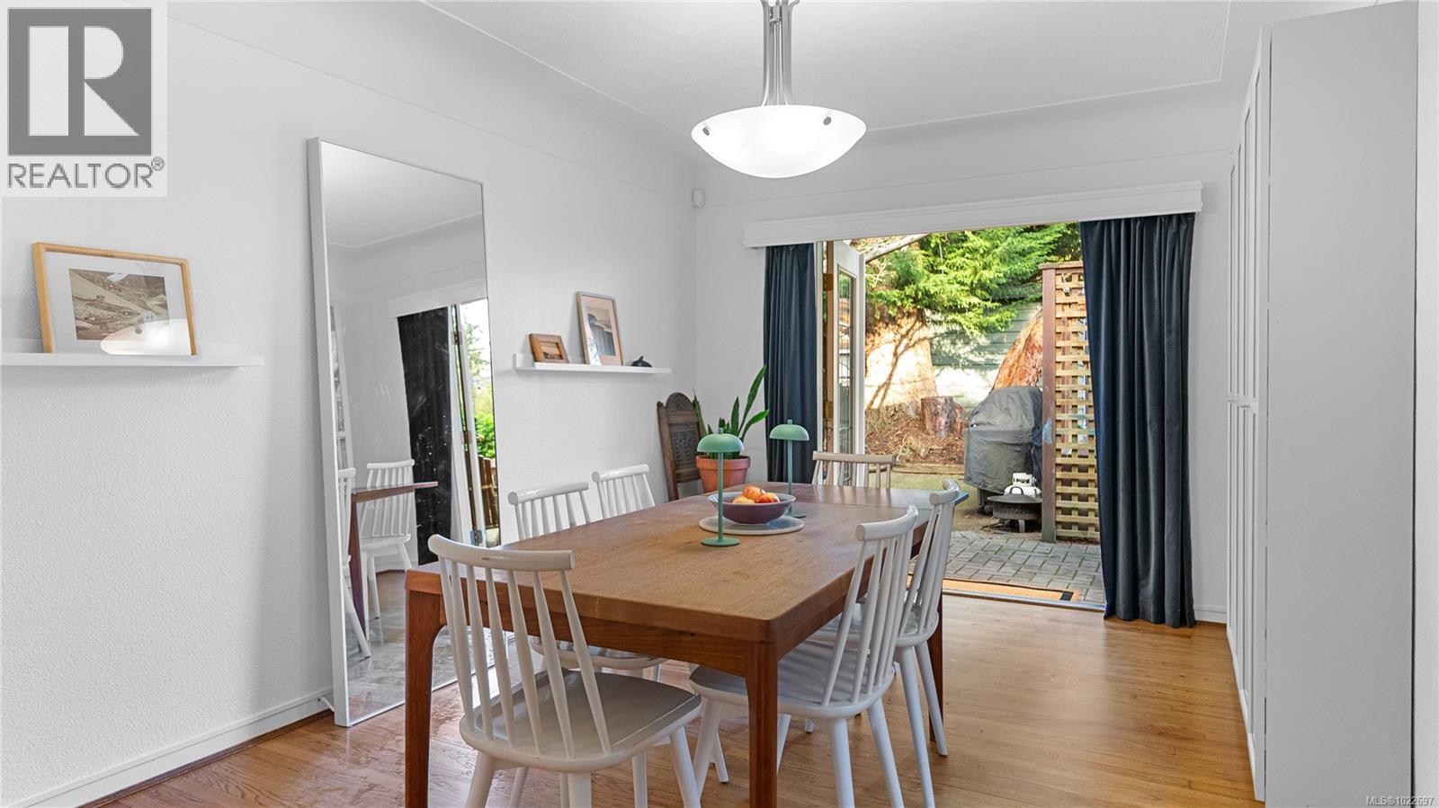 2792 Tudor Ave, Saanich