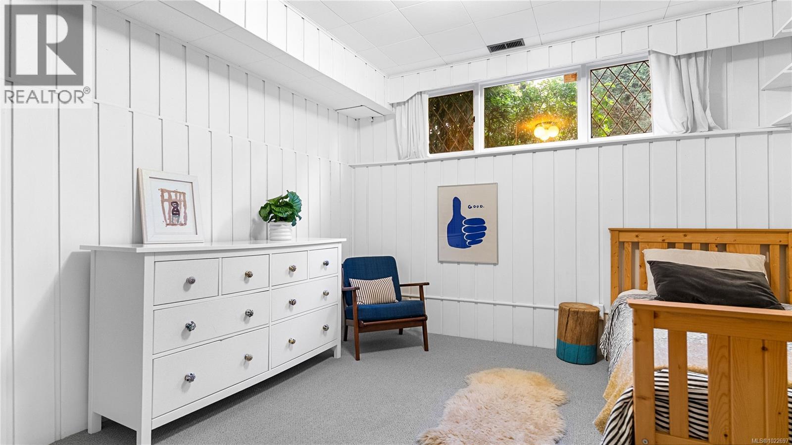 2792 Tudor Ave, Saanich