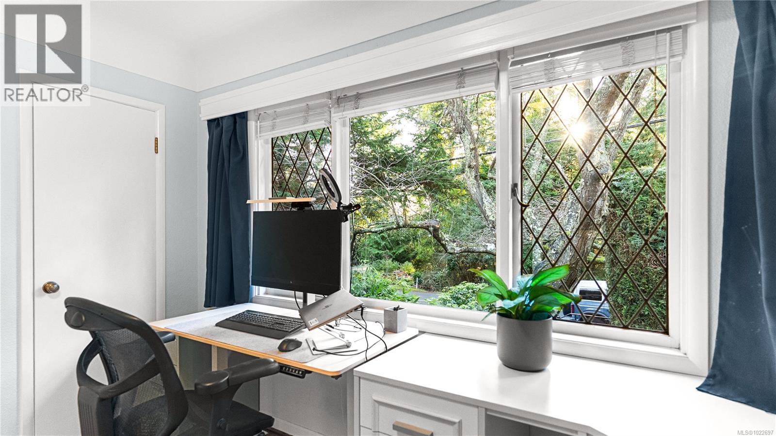 2792 Tudor Ave, Saanich