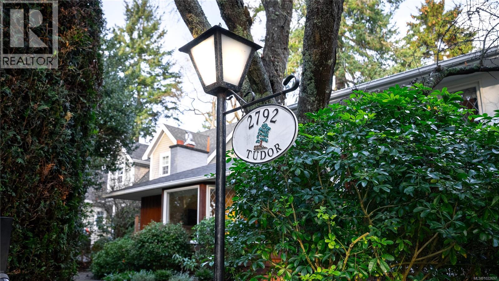 2792 Tudor Ave, Saanich