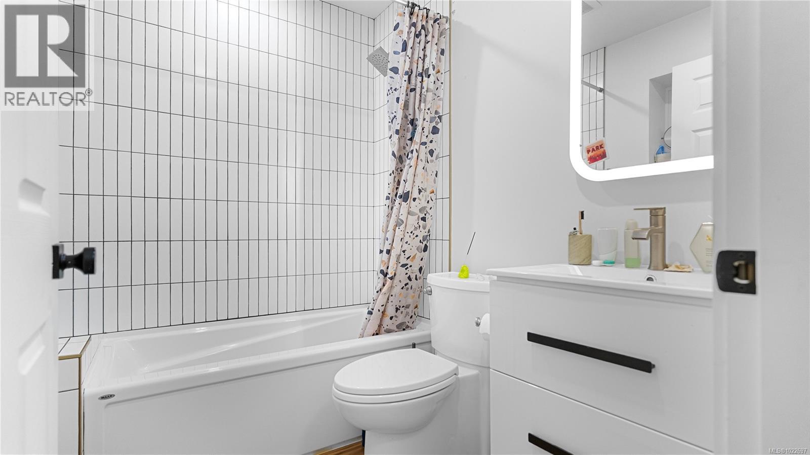 2792 Tudor Ave, Saanich