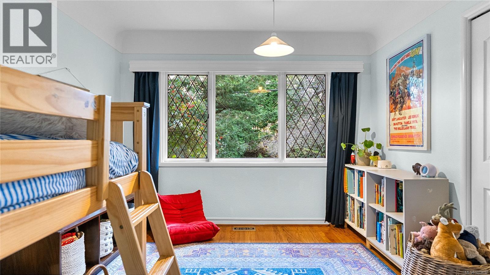 2792 Tudor Ave, Saanich