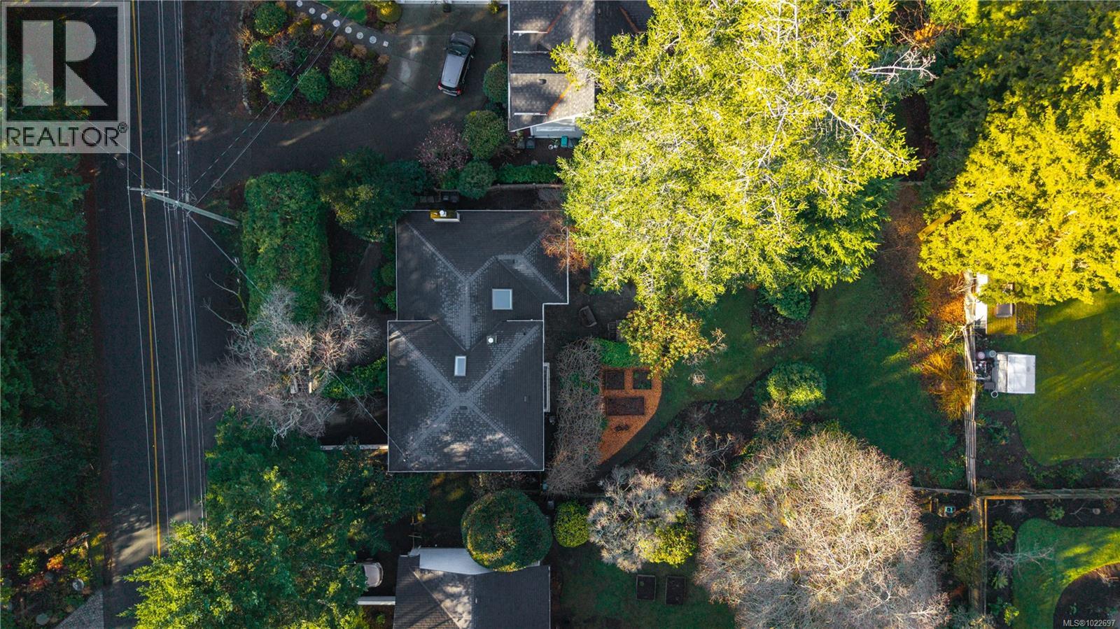 2792 Tudor Ave, Saanich