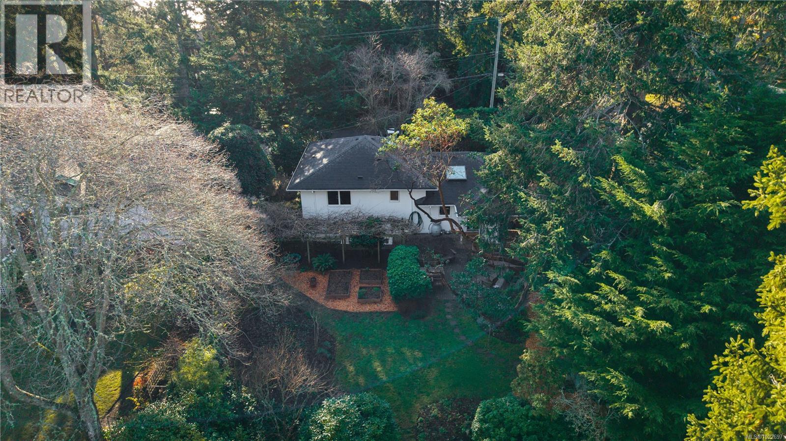 2792 Tudor Ave, Saanich