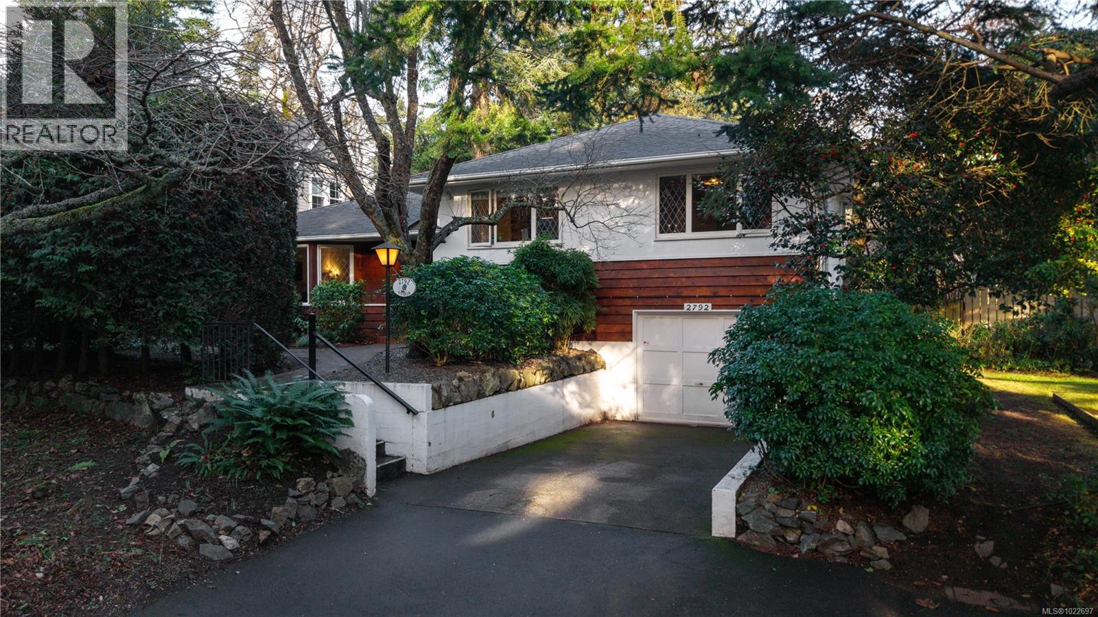 2792 Tudor Ave, Saanich