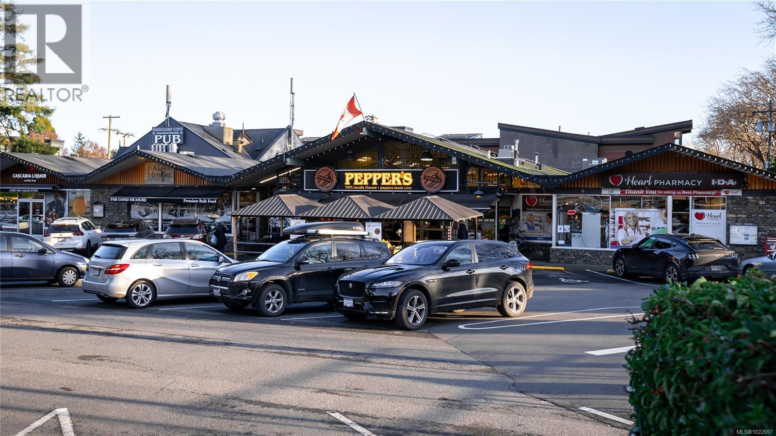 2792 Tudor Ave, Saanich