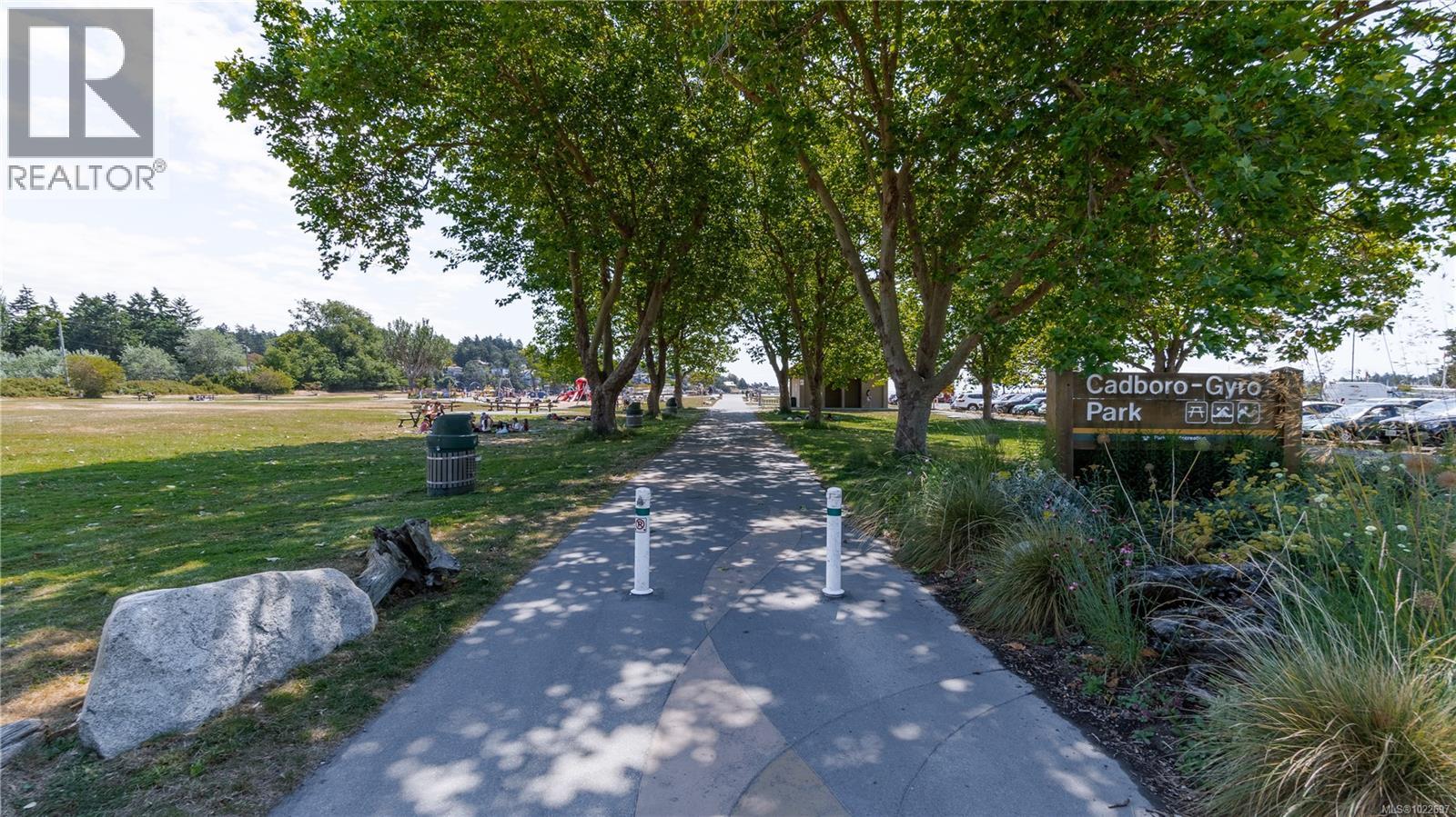 2792 Tudor Ave, Saanich