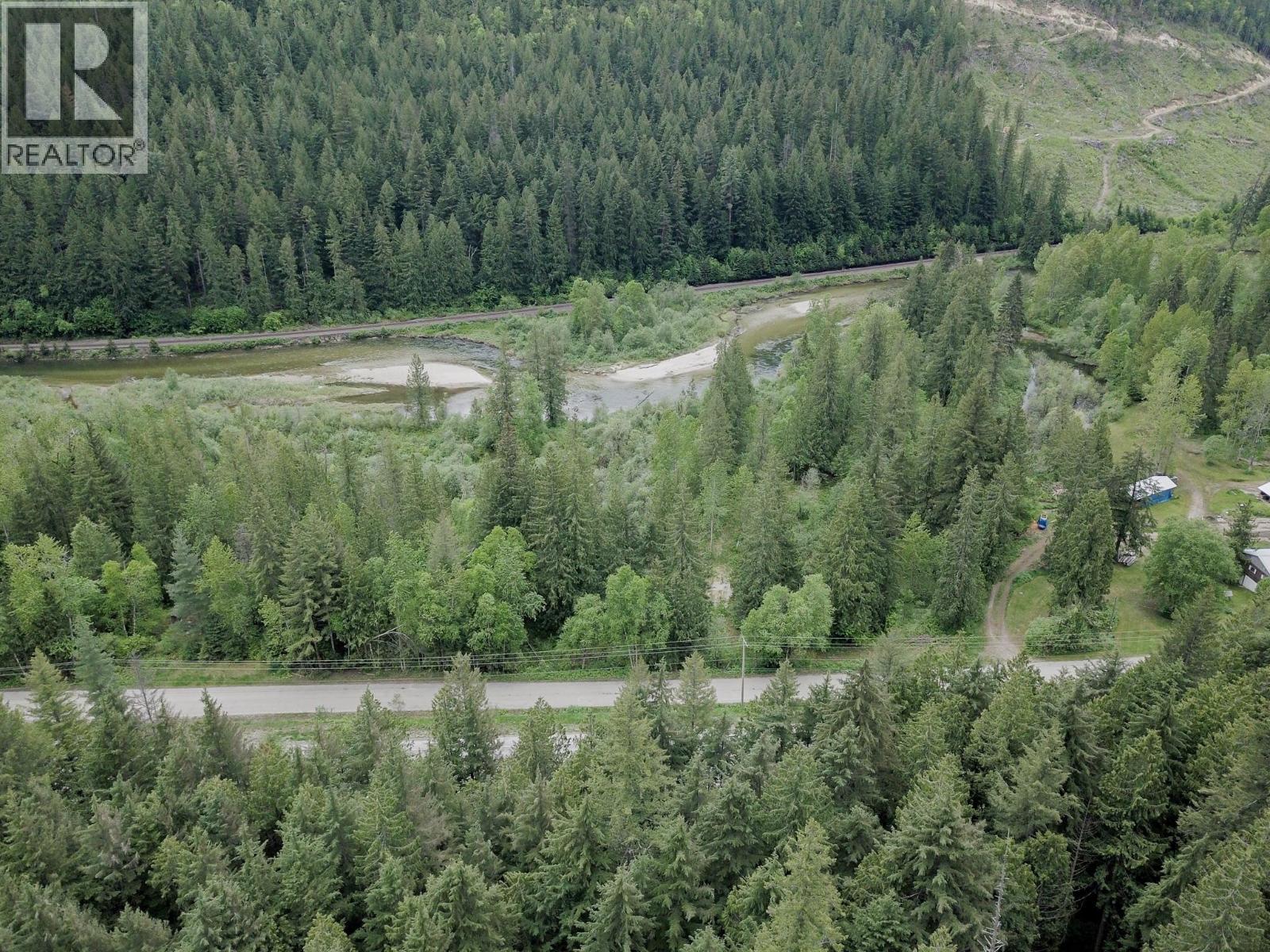  5926 Ferguson Frontage Road, Malakwa