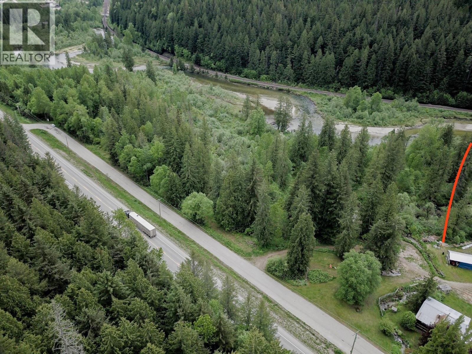  5926 Ferguson Frontage Road, Malakwa