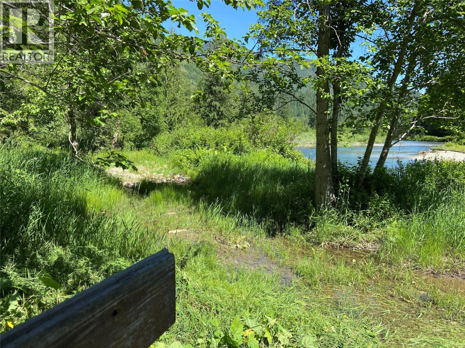  5926 Ferguson Frontage Road, Malakwa