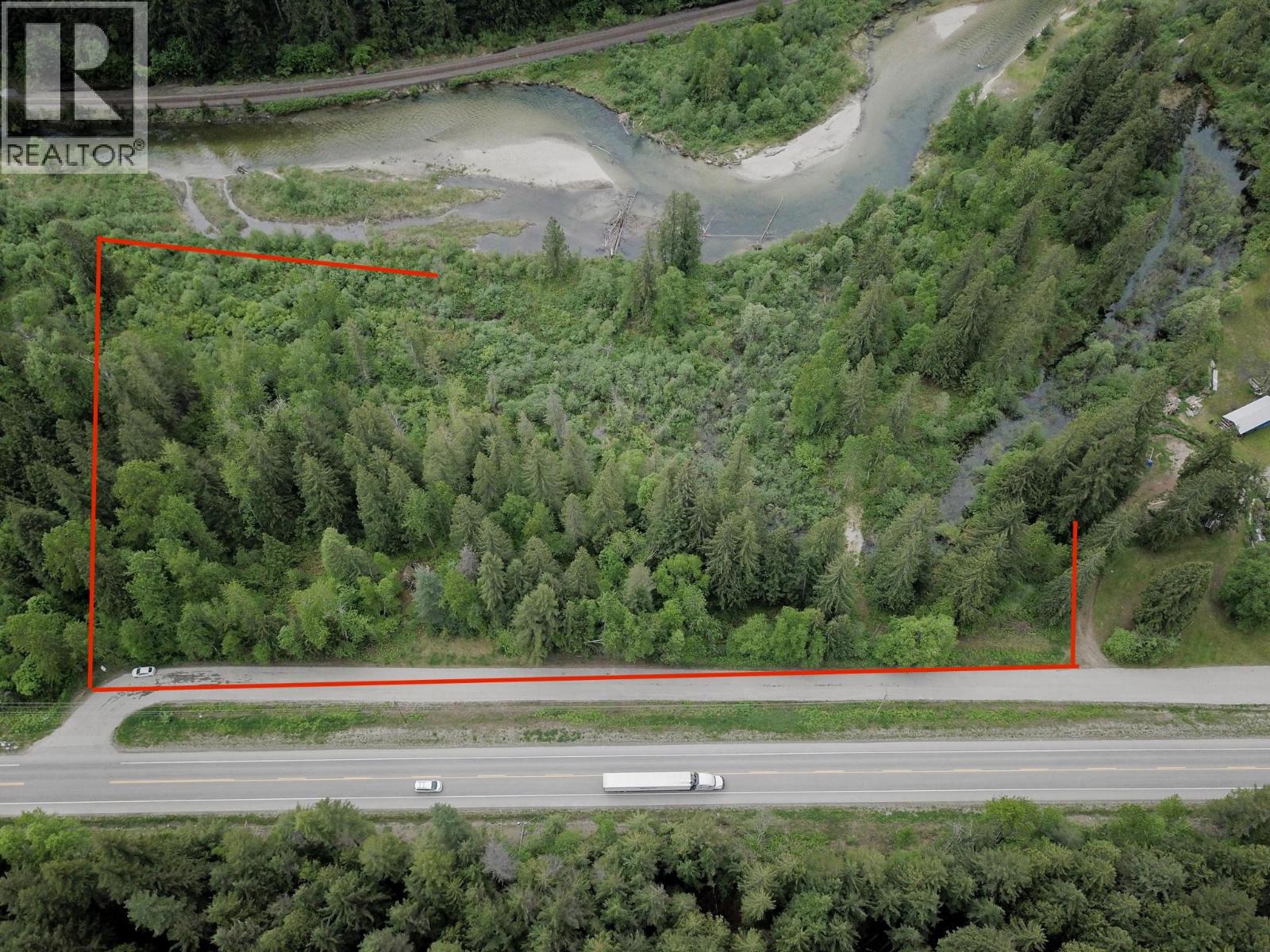  5926 Ferguson Frontage Road, Malakwa