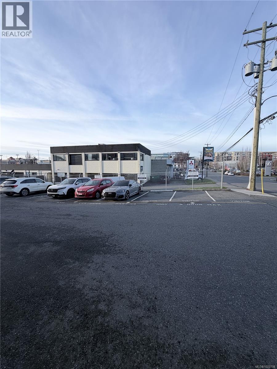 19 3318 Oak St, Victoria