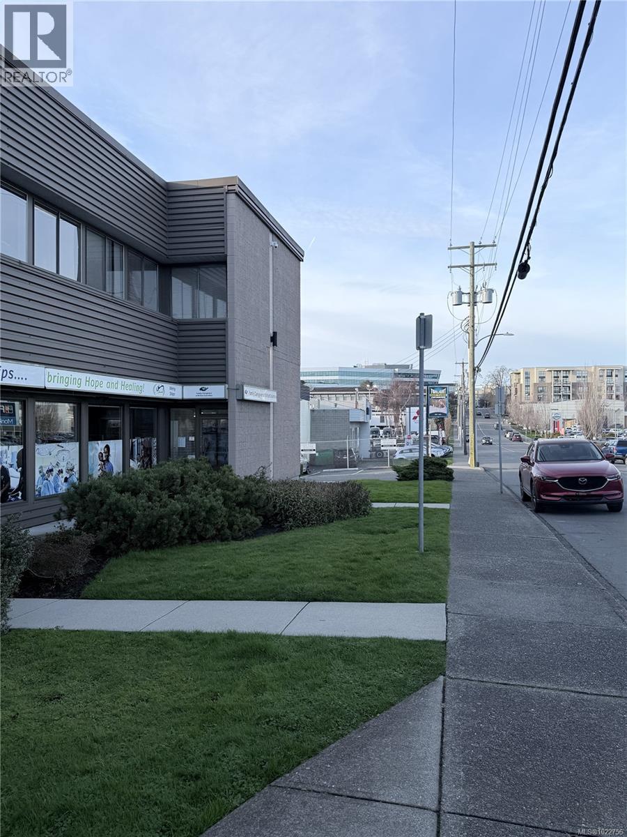 19 3318 Oak St, Victoria