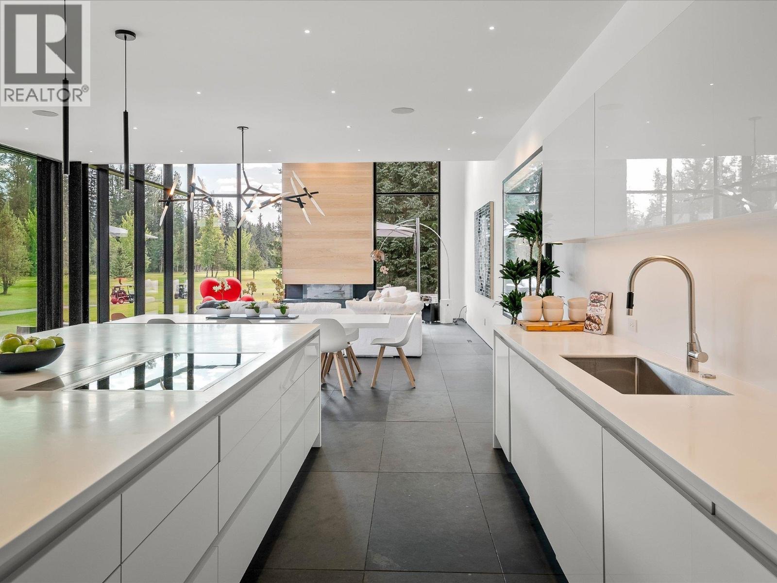 8080 CYPRESS PLACE, Whistler