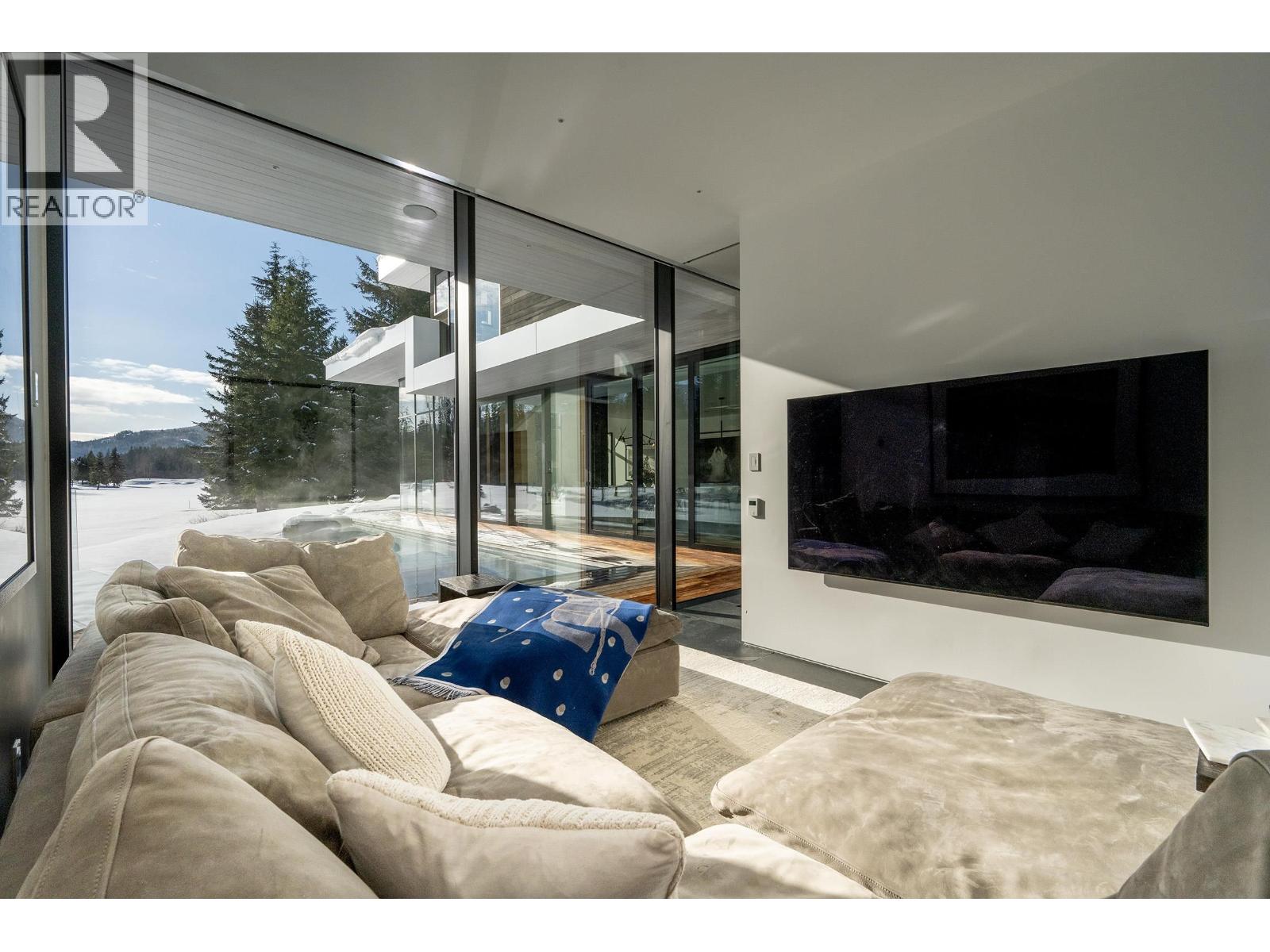 8080 CYPRESS PLACE, Whistler