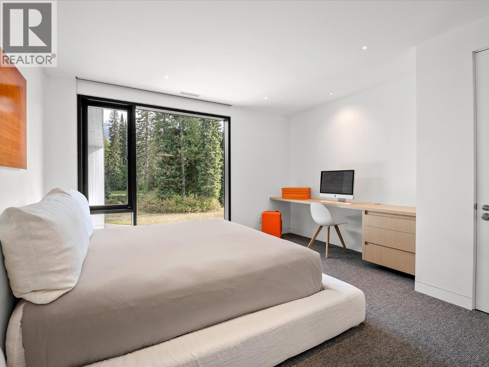 8080 CYPRESS PLACE, Whistler