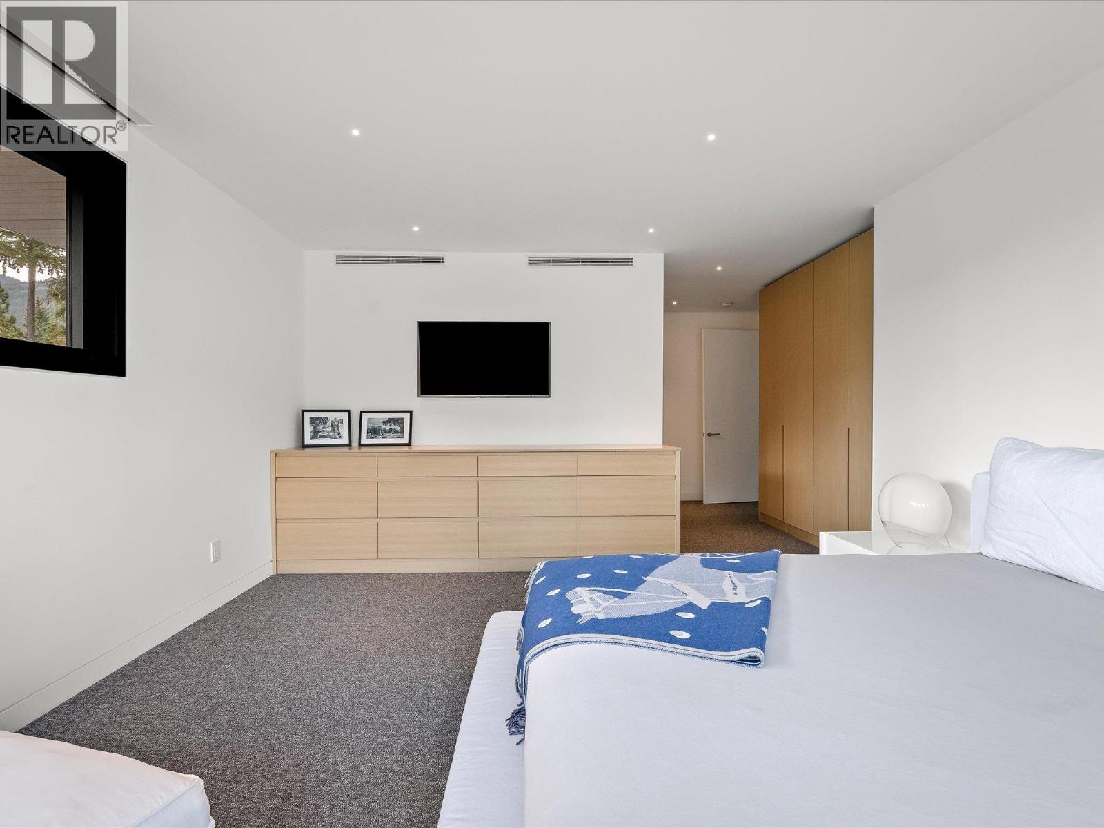 8080 CYPRESS PLACE, Whistler