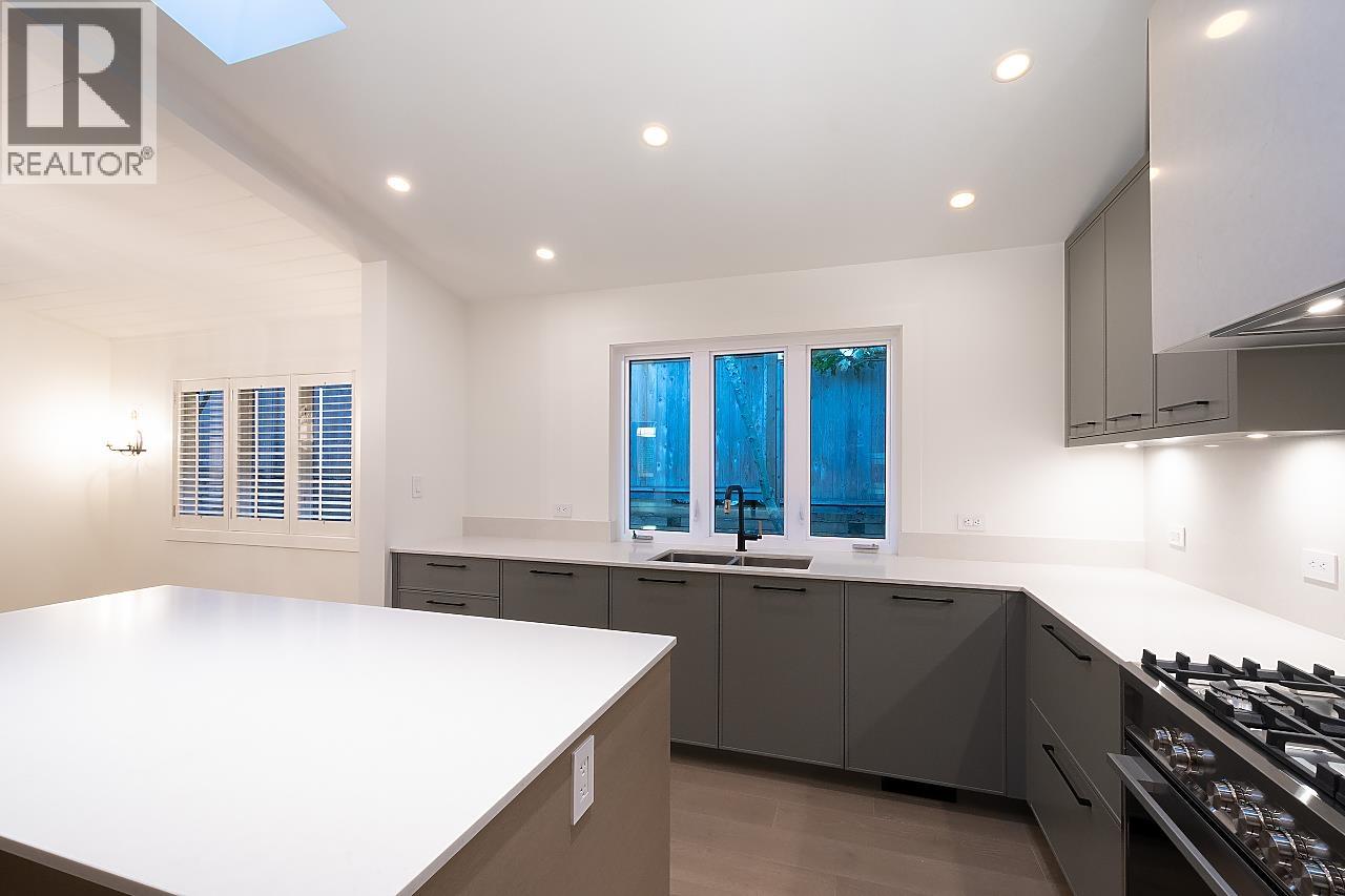 1565 19TH STREET, West Vancouver