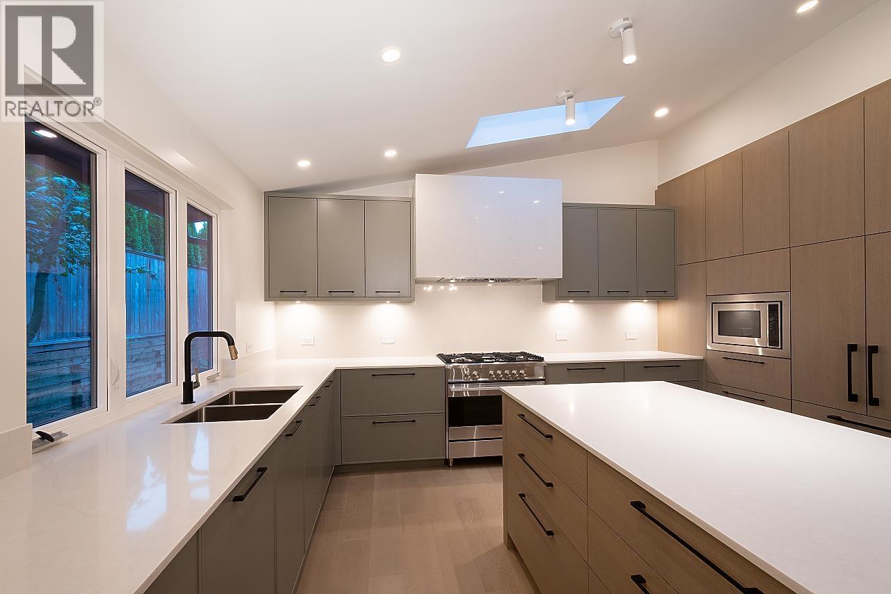 1565 19TH STREET, West Vancouver