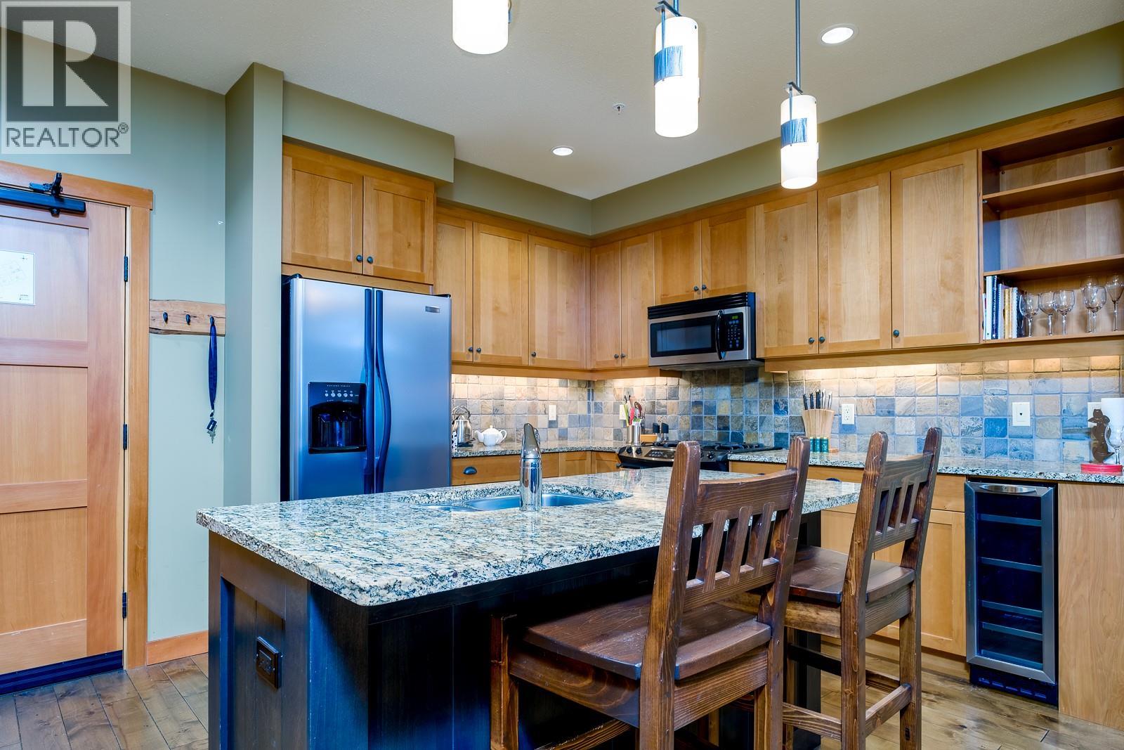 4320 Red Mountain Road Unit# 401, Rossland